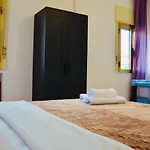 Fly Me To Venice ゲストハウス 4*